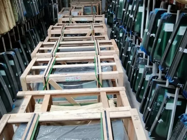 Kính Chắn Gió Xe Rush